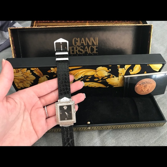 Versace - Picture 5 of 8